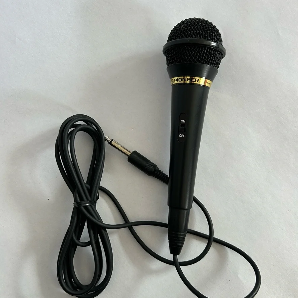 Pioneer Black and Gold Wired Microphone